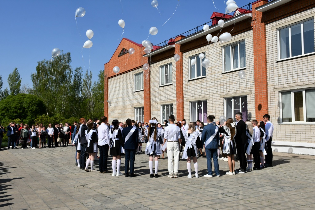 22 мая в школах Алейска прозвенел последний звонок.