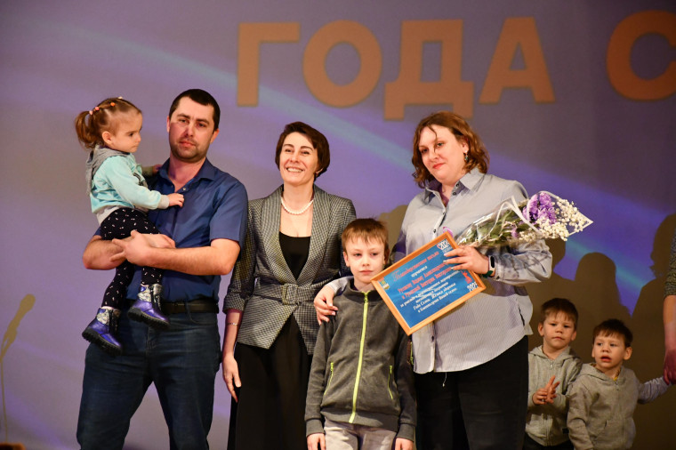 Торжественное закрытие Года семьи и открытие Года Защитника Отечества. Торжественное закрытие Года семьи и открытие Года Защитника Отечества.